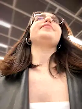 meow girl online show from 11-10-25, 04:17