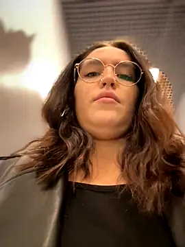 meow girl online show from 11-19-25, 08:03