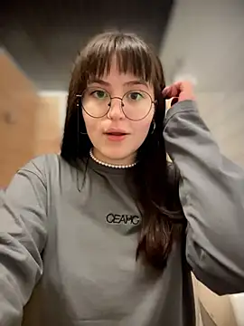 Snapshot of meow_girl chatting on 07-05-26, 01:51 meow girl online show from 07-05-26, 01:51