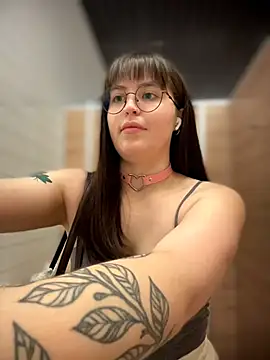 Snapshot of meow_girl chatting on 07-10-26, 01:58 meow girl online show from 07-10-26, 01:58