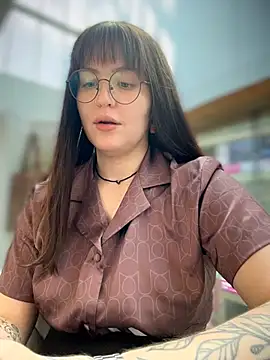 Snapshot of meow_girl chatting on 07-13-26, 11:24 meow girl online show from 07-13-26, 11:24