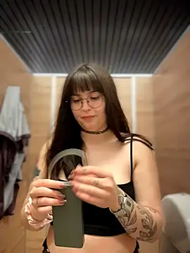 Snapshot of meow_girl chatting on 07-19-26, 01:37 meow girl online show from 07-19-26, 01:37