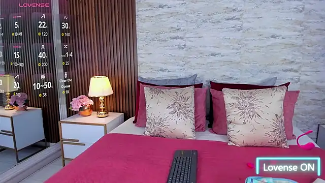 MadisonHunter2024 online show from 12-21-25, 01:29