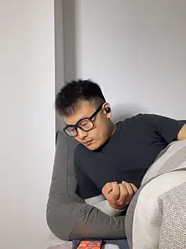 lixiaoshuai8 online show from 03-08-25, 02:19