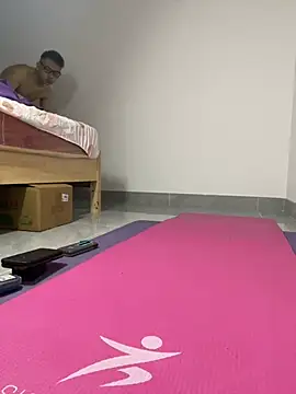 lixiaoshuai8 online show from 03-13-25, 12:27