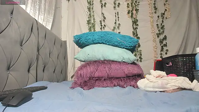 imtiffany w online show from 10-06-25, 01:52