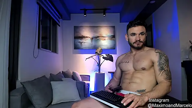 Snapshot of Maximo_Marcelo chatting on 03-05-25, 02:03 Maximo Marcelo online show from 03-05-25, 02:03