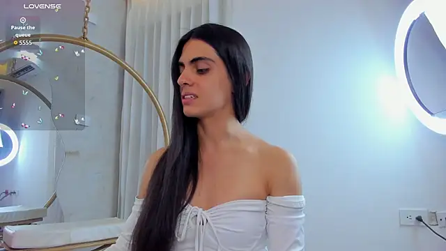 Venusflame   online show from 10-31-25, 11:55