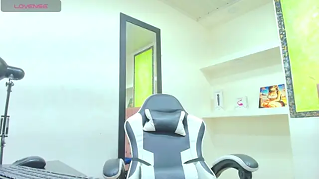 zoe connor19 online show from 11-26-25, 07:59