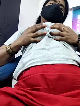 Snapshot of Tamilrojanew chatting on 09-16-25, 10:49 Tamilrojanew online show from 09-16-25, 10:49