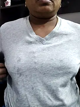 Snapshot of Tamilrojanew chatting on 10-02-25, 08:32 Tamilrojanew online show from 10-02-25, 08:32