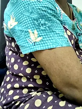 Snapshot of Tamilrojanew chatting on 10-06-25, 05:43 Tamilrojanew online show from 10-06-25, 05:43