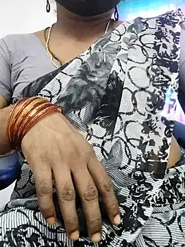 Snapshot of Tamilrojanew chatting on 10-08-25, 06:55 Tamilrojanew online show from 10-08-25, 06:55