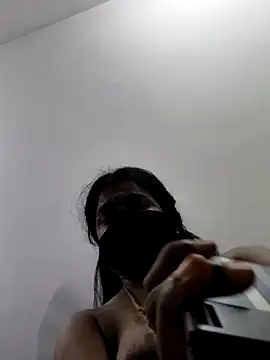 Snapshot of Tamilrojanew chatting on 10-11-25, 08:35 Tamilrojanew online show from 10-11-25, 08:35