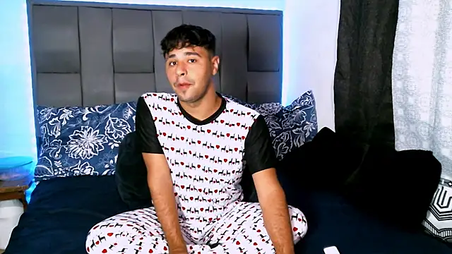 Snapshot of beautiful_james chatting on 01-05-25, 01:03 beautiful james online show from 01-05-25, 01:03