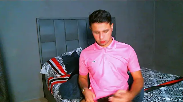 Snapshot of beautiful_james chatting on 01-27-25, 02:10 beautiful james online show from 01-27-25, 02:10