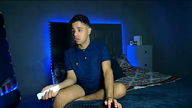 Snapshot of beautiful_james chatting on 12-18-25, 10:49 beautiful james online show from 12-18-25, 10:49