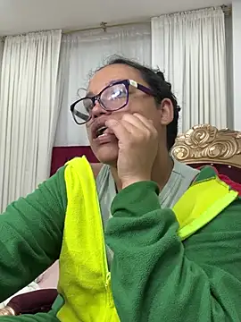 Snapshot of angela_angels_ chatting on 01-11-25, 06:56 angela angels online show from 01-11-25, 06:56