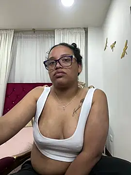 Snapshot of angela_angels_ chatting on 01-13-25, 06:27 angela angels online show from 01-13-25, 06:27