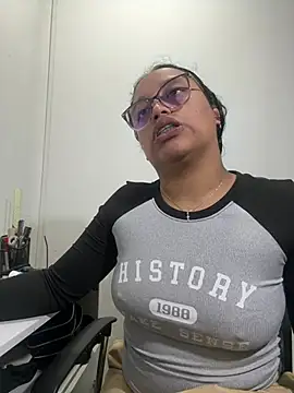 Snapshot of angela_angels_ chatting on 03-15-25, 04:35 angela angels online show from 03-15-25, 04:35