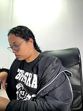 Snapshot of angela_angels_ chatting on 09-10-25, 02:22 angela angels online show from 09-10-25, 02:22