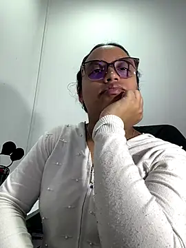 Snapshot of angela_angels_ chatting on 09-25-25, 01:53 angela angels online show from 09-25-25, 01:53