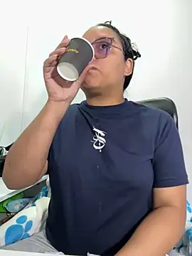 Snapshot of angela_angels_ chatting on 10-05-25, 01:59 angela angels online show from 10-05-25, 01:59