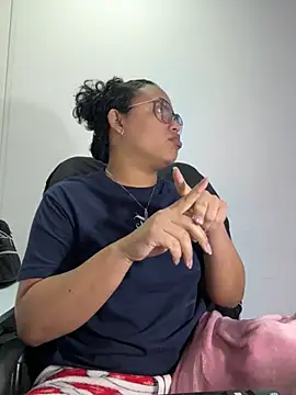 Snapshot of angela_angels_ chatting on 10-24-25, 02:41 angela angels online show from 10-24-25, 02:41