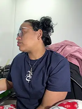 Snapshot of angela_angels_ chatting on 10-25-25, 04:42 angela angels online show from 10-25-25, 04:42