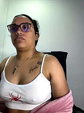 Snapshot of angela_angels_ chatting on 10-28-25, 03:21 angela angels online show from 10-28-25, 03:21