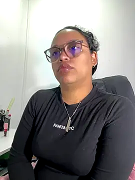 Snapshot of angela_angels_ chatting on 10-31-25, 11:50 angela angels online show from 10-31-25, 11:50