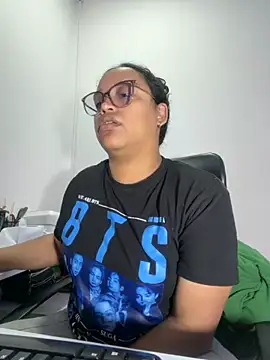 Snapshot of angela_angels_ chatting on 11-14-25, 05:50 angela angels online show from 11-14-25, 05:50