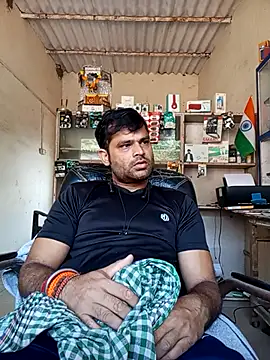 Snapshot of Priynkarani chatting on 11-22-25, 05:06 Priynkarani online show from 11-22-25, 05:06