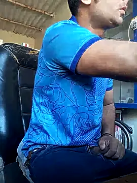 Snapshot of Priynkarani chatting on 11-27-25, 04:36 Priynkarani online show from 11-27-25, 04:36