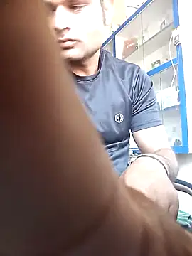 Snapshot of Priynkarani chatting on 11-28-25, 04:59 Priynkarani online show from 11-28-25, 04:59