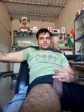 Snapshot of Priynkarani chatting on 11-29-25, 04:59 Priynkarani online show from 11-29-25, 04:59