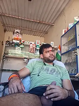 Snapshot of Priynkarani chatting on 12-16-25, 04:39 Priynkarani online show from 12-16-25, 04:39