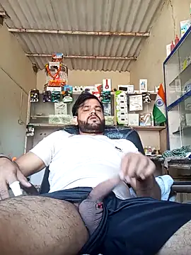 Snapshot of Priynkarani chatting on 12-22-25, 05:15 Priynkarani online show from 12-22-25, 05:15