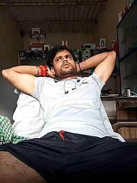 Snapshot of Priynkarani chatting on 01-17-26, 11:59 Priynkarani online show from 01-17-26, 11:59