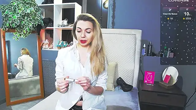 Snapshot of KiraNikson chatting on 01-18-26, 01:42 KiraNikson online show from 01-18-26, 01:42