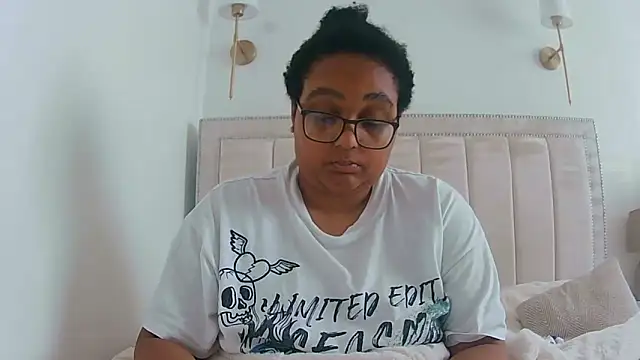 vanilla chocolate23 online show from 09-20-25, 11:11