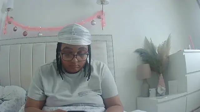 vanilla chocolate23 online show from 12-21-25, 10:33