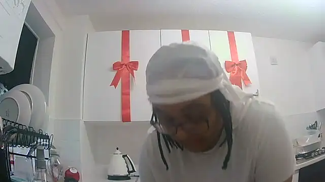 vanilla chocolate23 online show from 12-22-25, 09:06