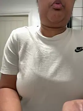 vanilla chocolate23 online show from 01-10-26, 12:18