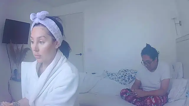 vanilla chocolate23 online show from 04-29-26, 08:07