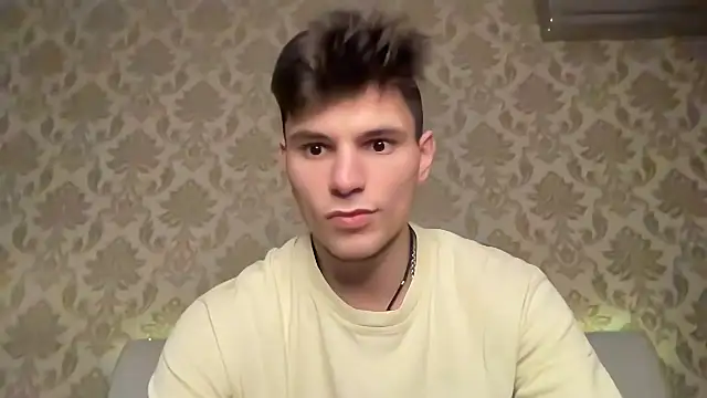 Snapshot of denlover1 chatting on 03-05-25, 04:02 denlover1 online show from 03-05-25, 04:02