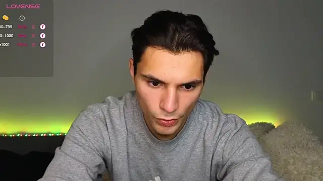 Snapshot of denlover1 chatting on 10-28-25, 08:40 denlover1 online show from 10-28-25, 08:40