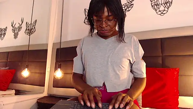 Snapshot of candy_lovee69 chatting on 03-20-25, 02:08 candy lovee69 online show from 03-20-25, 02:08