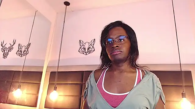 Snapshot of candy_lovee69 chatting on 10-17-25, 09:06 candy lovee69 online show from 10-17-25, 09:06