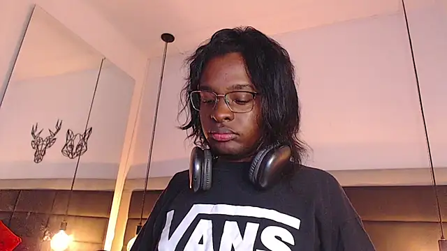 Snapshot of candy_lovee69 chatting on 10-24-25, 07:54 candy lovee69 online show from 10-24-25, 07:54